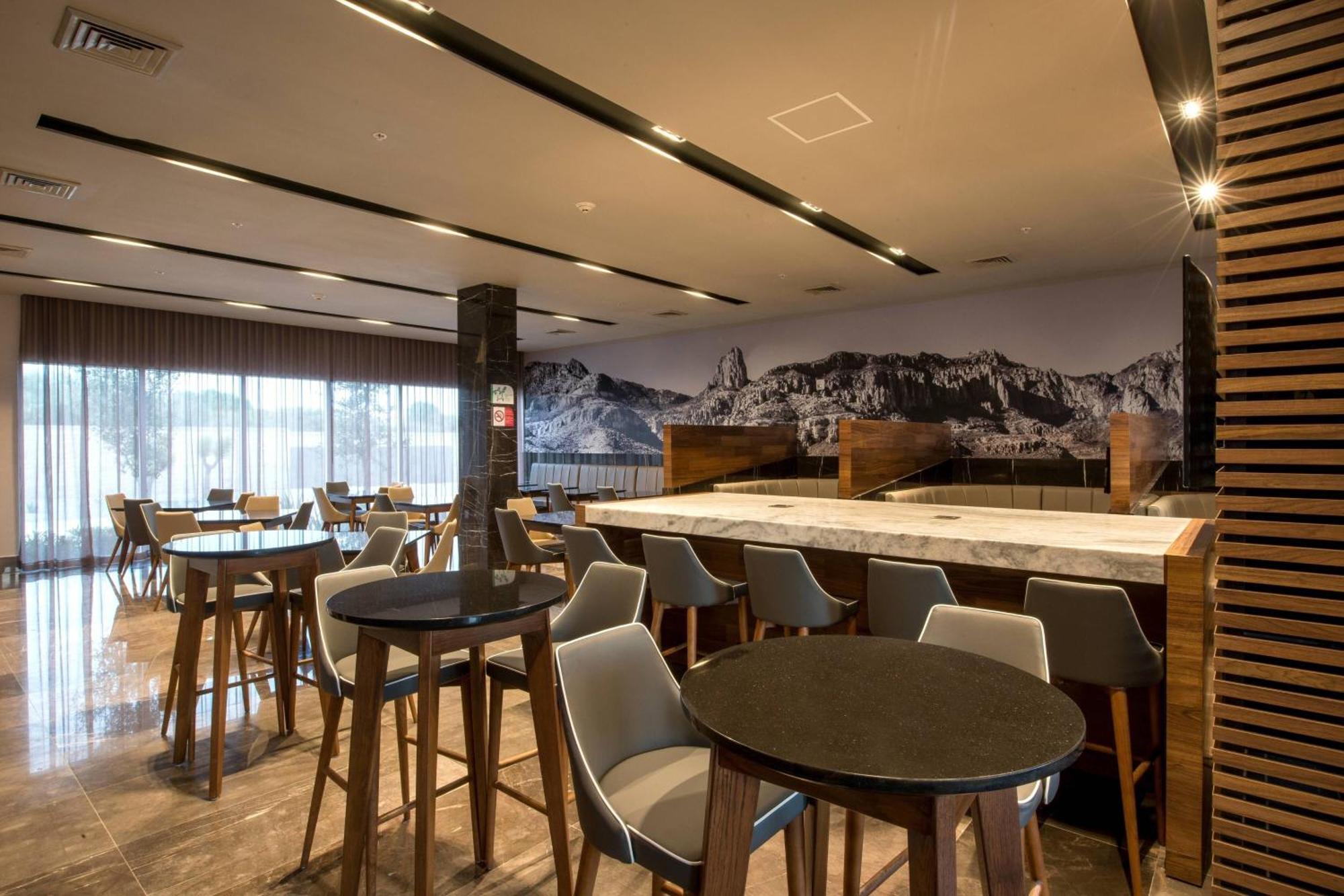 Courtyard By Marriott San Luis Potosi, Los Lagos Dış mekan fotoğraf