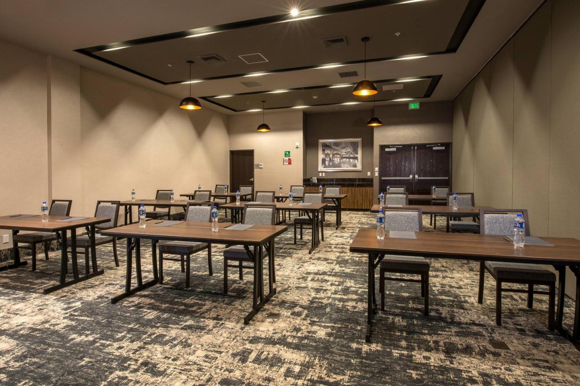 Courtyard By Marriott San Luis Potosi, Los Lagos Dış mekan fotoğraf