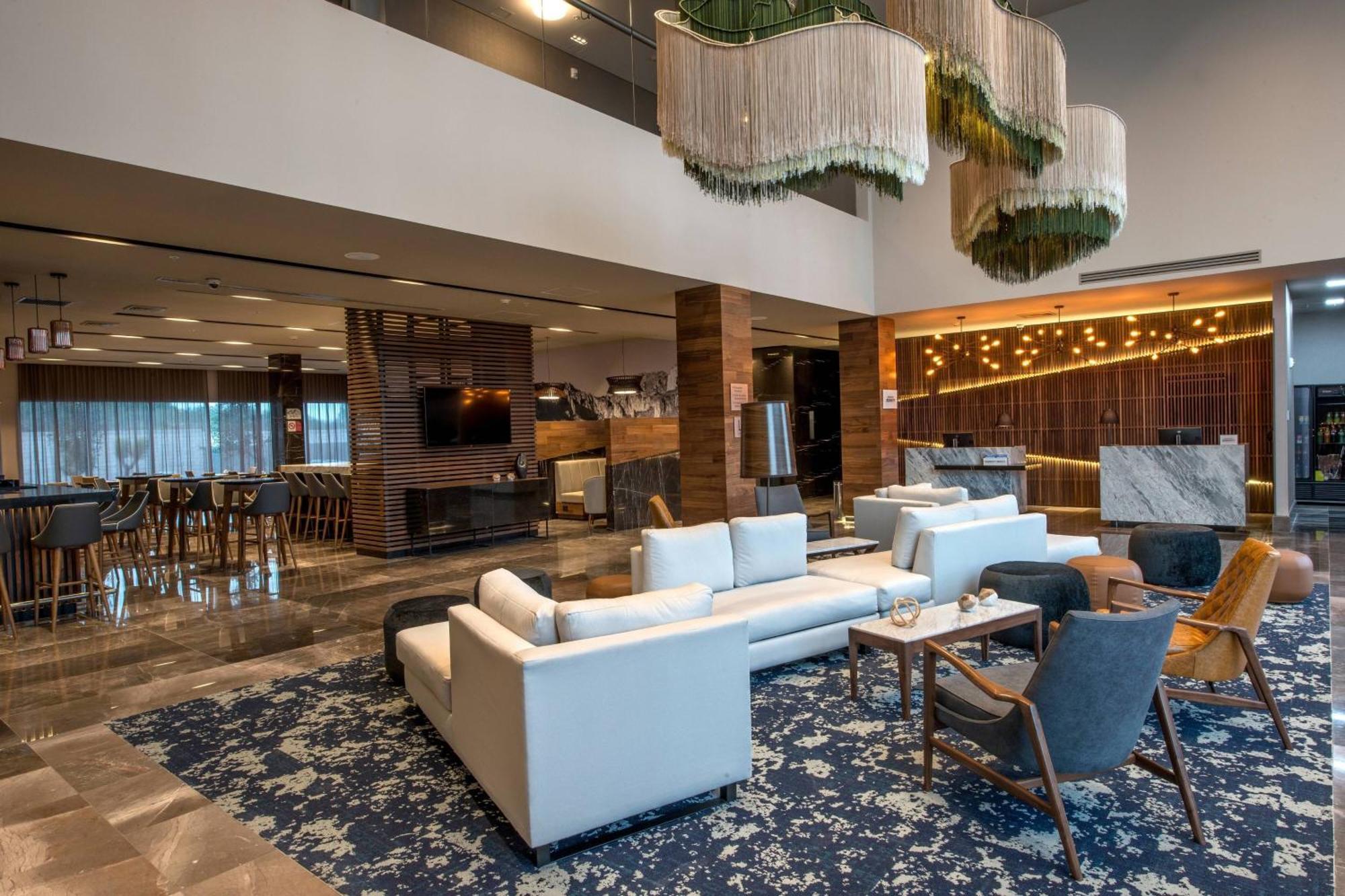 Courtyard By Marriott San Luis Potosi, Los Lagos Dış mekan fotoğraf