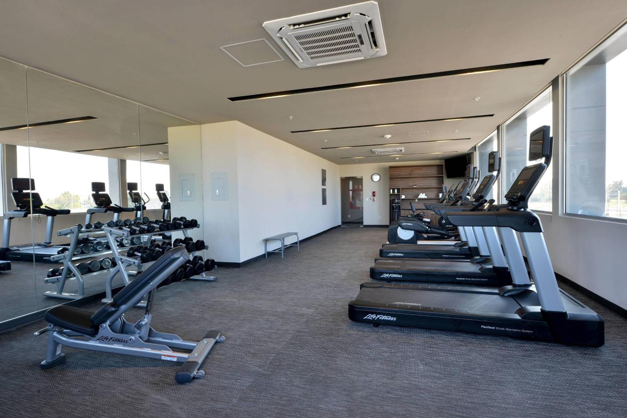 Courtyard By Marriott San Luis Potosi, Los Lagos Dış mekan fotoğraf