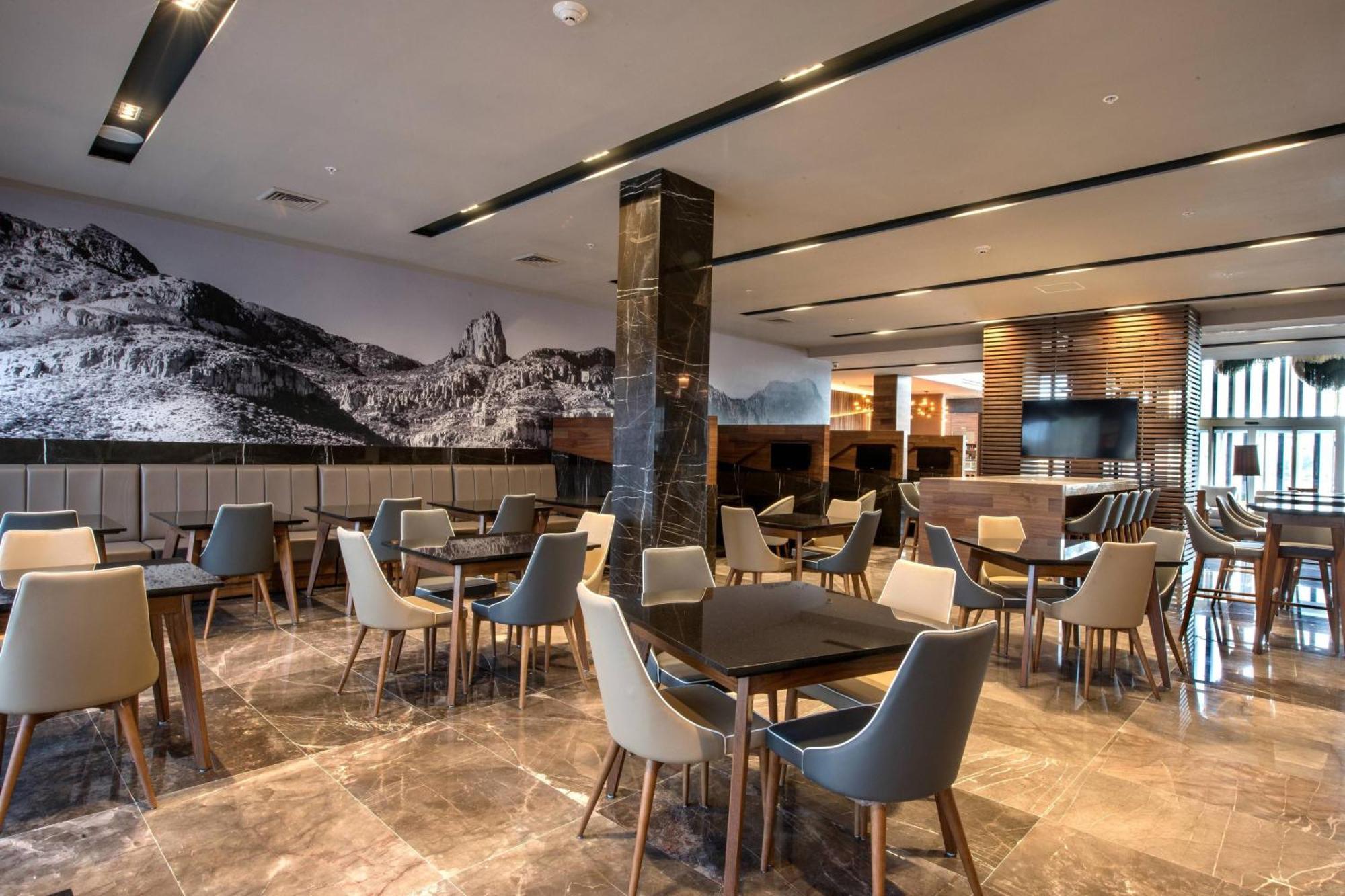 Courtyard By Marriott San Luis Potosi, Los Lagos Dış mekan fotoğraf